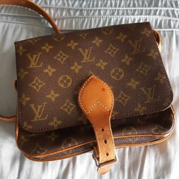 Selling authentic Louise Vuitton bag. - Picture 1 of 7